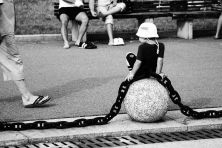 Haga click para ver la imagen ampliada boy ball.jpg